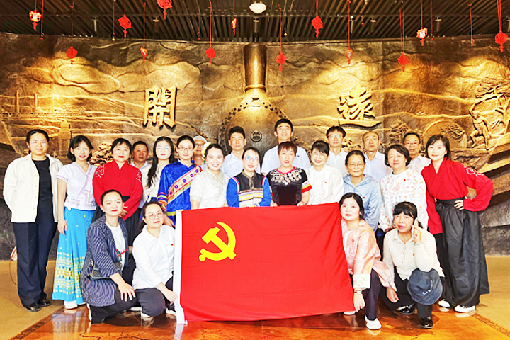 红河州小龙潭监狱各党支部开展“民族团结 同心向党”主题党日活动822_副本.png